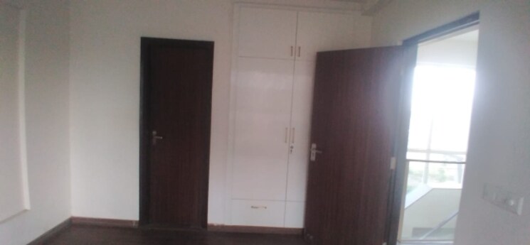 Room, bptp-discovery-park 3.5 Bedroom 2800 Sq.Ft. Apartment In Sector 80 Faridabad 9089765