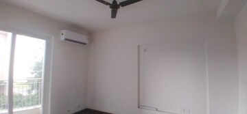 Room in 3.5 BHK Apartment at BPTP Discovery Park, Sector 80 – for Rent