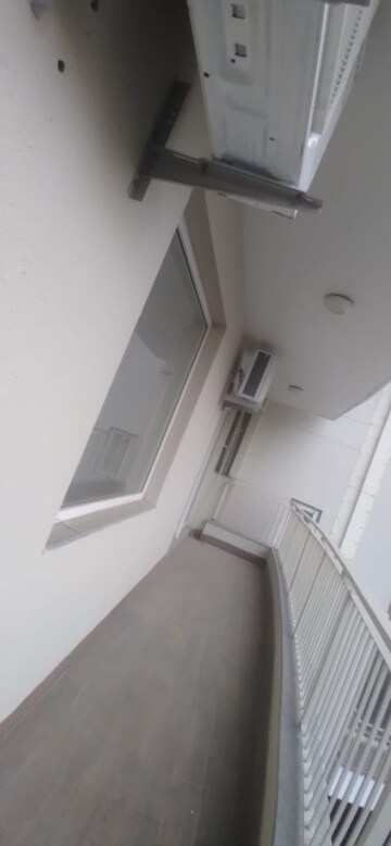 Furnished Amenities in 3.5 BHK Apartment at BPTP Discovery Park, Sector 80 – for Rent