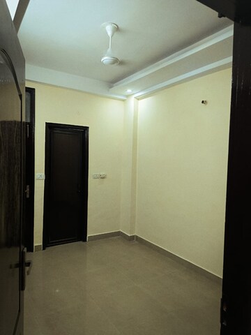 Room in 2 BHK Apartment at Emaar Emerald Estate, Sector 65 – for Rent