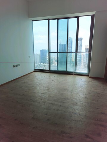Room in 5 BHK Apartment at Rustomjee Crown, Prabhadevi – for Sale