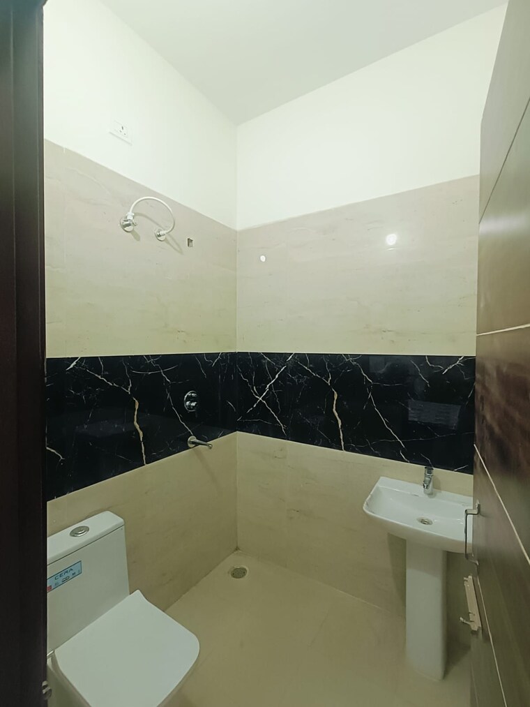 Bathroom, sector 115 2 Bedroom 100 Sq.Yd. Apartment In Sector 115 Mohali 9089766