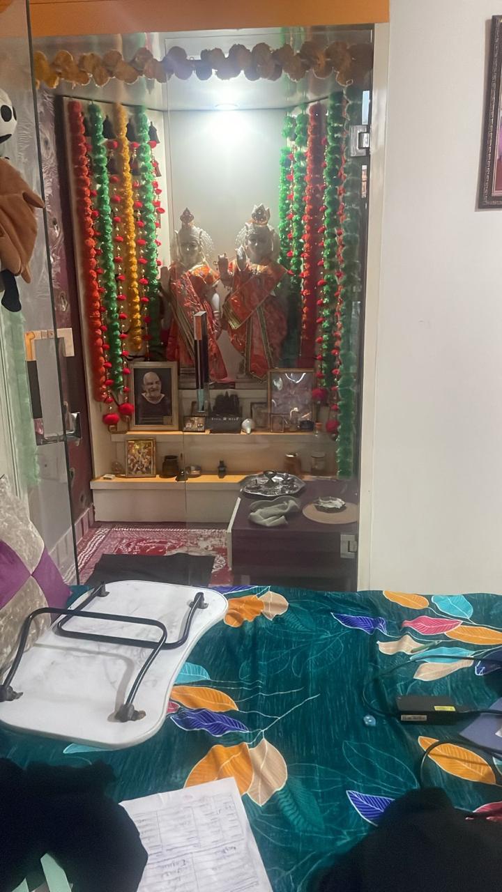 3.5 BHK + Servant Room Apartment For Rent in Gaur City 5th Avenue