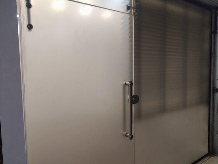 Room, netaji subhash place Commercial Office Space 319 Sq.Ft. In Netaji Subhash Place Delhi 9089761