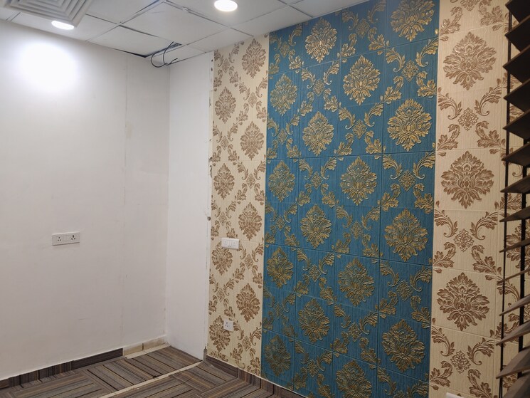 Bedroom, netaji subhash place Commercial Office Space 319 Sq.Ft. In Netaji Subhash Place Delhi 9089761