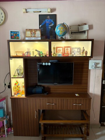 Room in 2 BHK Apartment at Shrestha Garden Phase 4, Rajarhat New Town – for Sale
