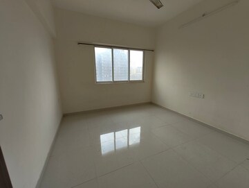 Room in 2 BHK Apartment at Sunteck City Avenue 4, Goregaon West – for Rent