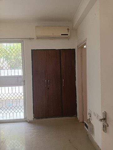 Room in 4 BHK Builder Floor at Orchid Island, Sector 51 – for Rent