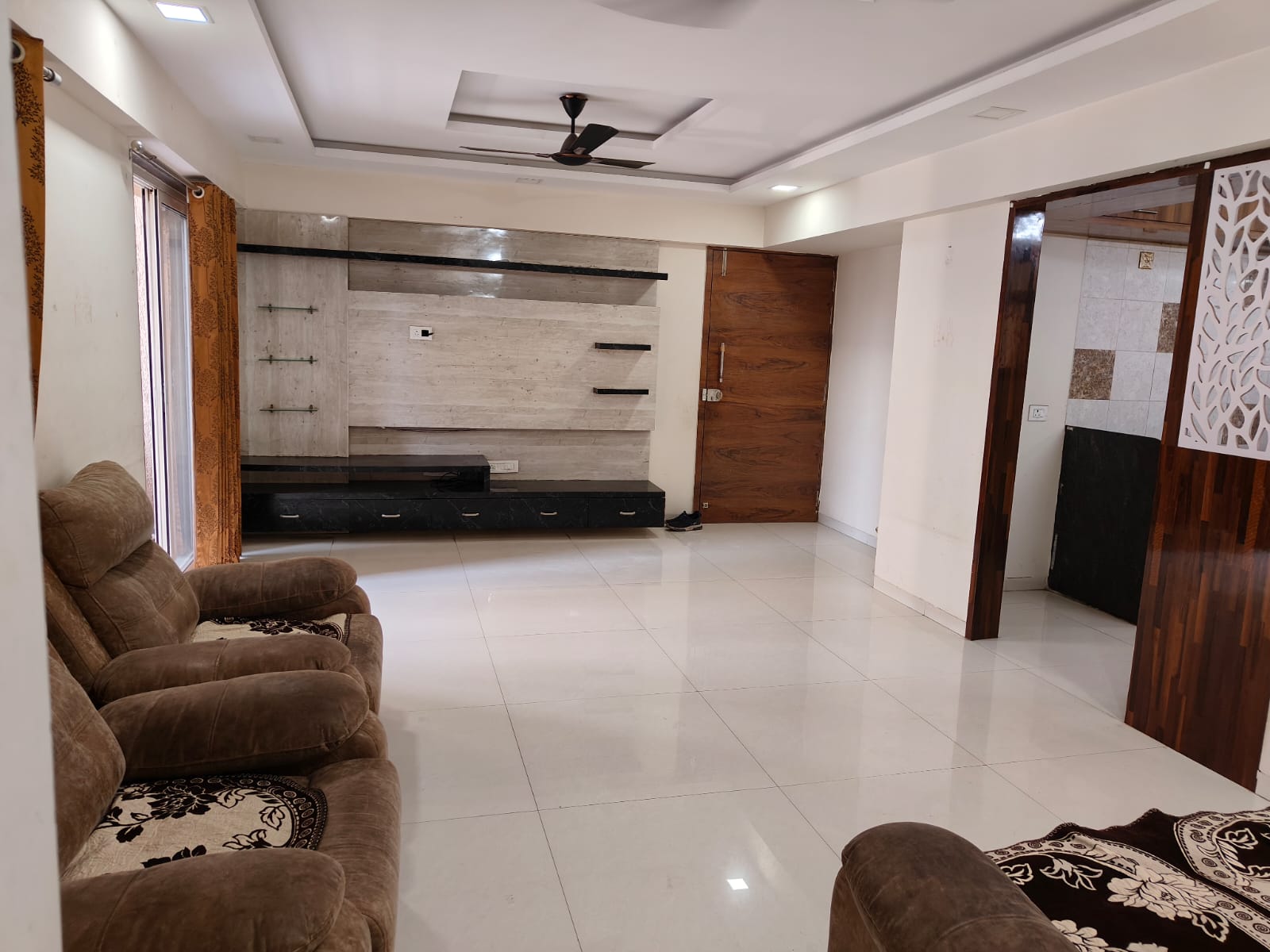 2 BHK + Extra Room Apartment For Rent in Majestique Towers