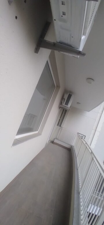 Furnished Amenities in 3.5 BHK Apartment at BPTP Discovery Park, Sector 80 – for Rent