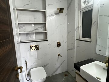 Bathroom in 3 BHK Builder Floor at Smart World Orchard, Sector 61 – for Rent
