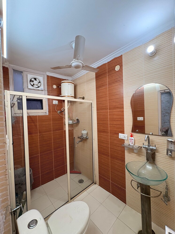 Attached Bathroom, pir machalla 3 Bedroom 1850 Sq.Ft. Apartment In Pir Machalla Zirakpur 9089859