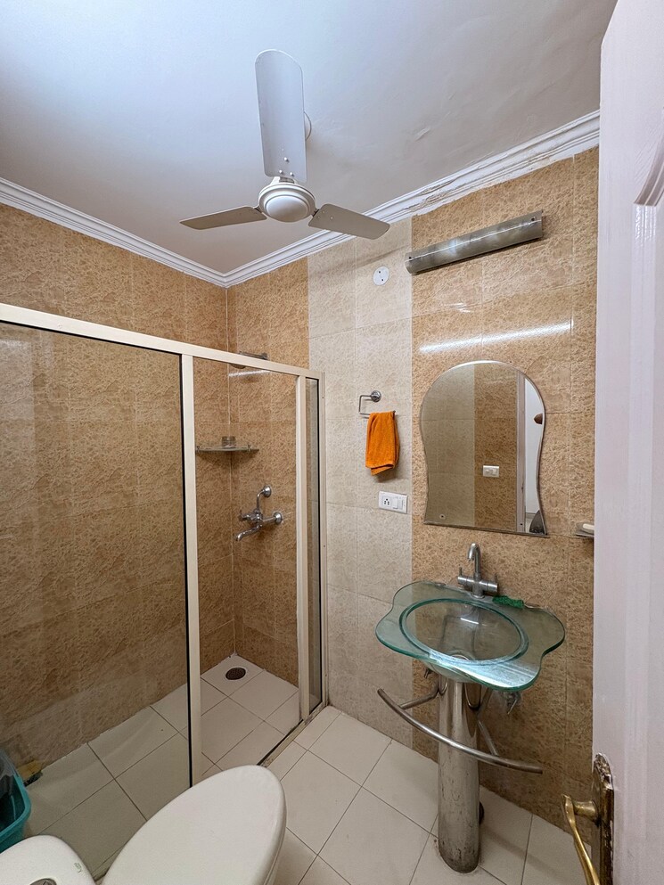 Bathroom, pir machalla 3 Bedroom 1850 Sq.Ft. Apartment In Pir Machalla Zirakpur 9089859