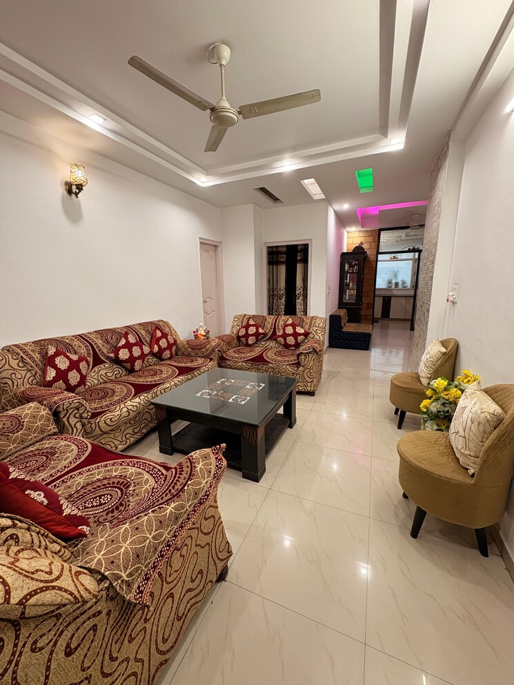 Living Room, pir machalla 3 Bedroom 1850 Sq.Ft. Apartment In Pir Machalla Zirakpur 9089859