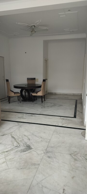 Living Room in 3 BHK Independent House at Sector 48 – for Rent