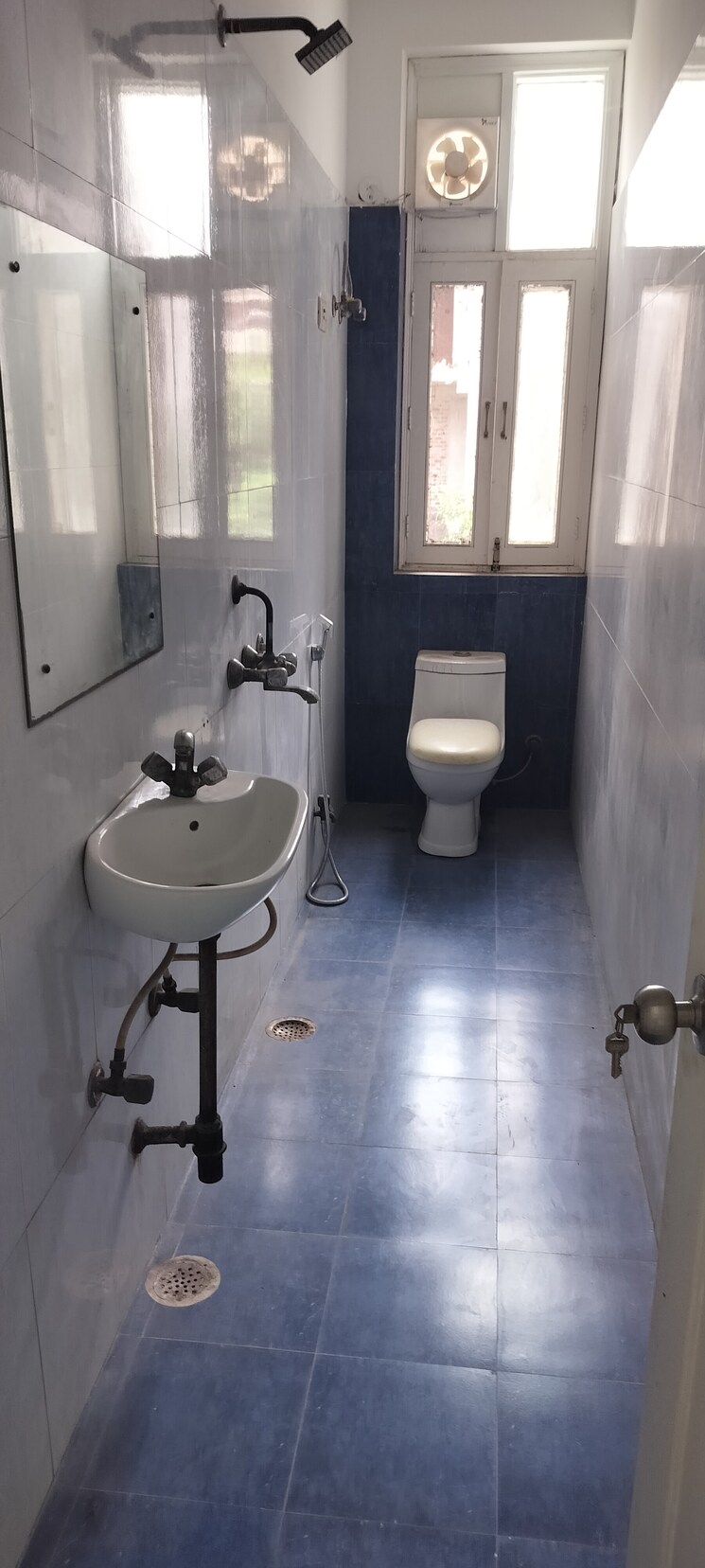 Bathroom, sector 48 3 Bedroom 200 Sq.Mt. Independent House In Sector 48 Noida 9089903