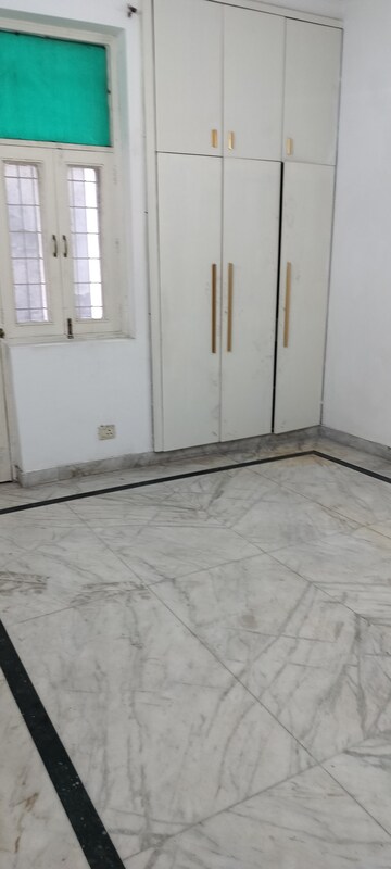 Room in 3 BHK Independent House at Sector 48 – for Rent