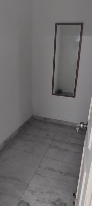Room in 3 BHK Independent House at Sector 48 – for Rent
