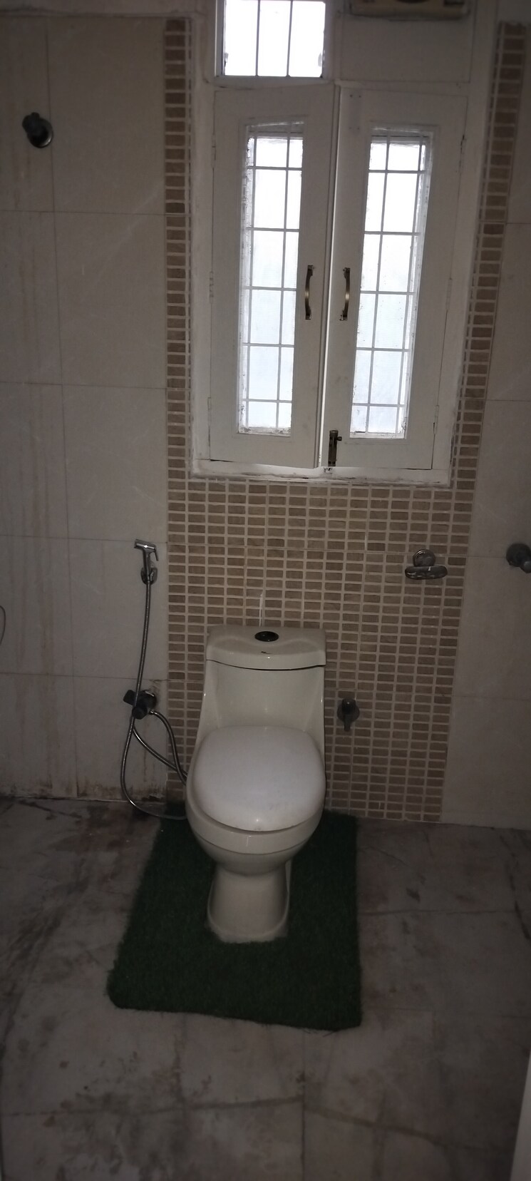 Bathroom, sector 48 3 Bedroom 200 Sq.Mt. Independent House In Sector 48 Noida 9089903