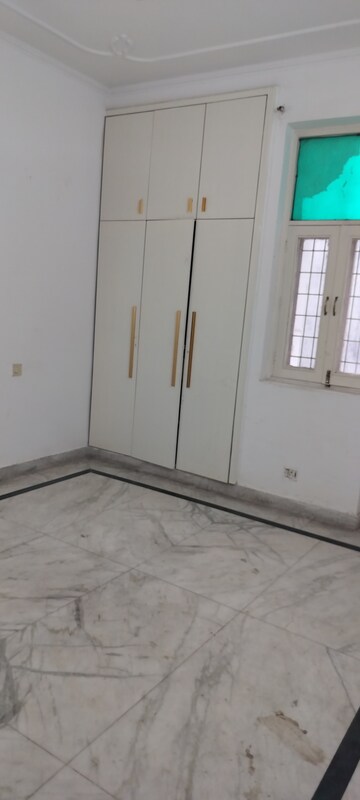 Room in 3 BHK Independent House at Sector 48 – for Rent