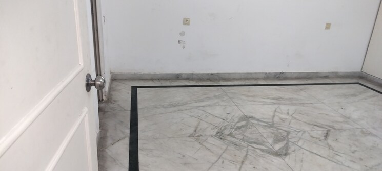 Room, sector 48 3 Bedroom 200 Sq.Mt. Independent House In Sector 48 Noida 9089903