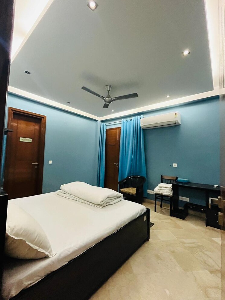 Bedroom, freedom fighters enclave 1 Bedroom 500 Sq.Ft. Builder Floor In Freedom Fighters Enclave Delhi 9089924