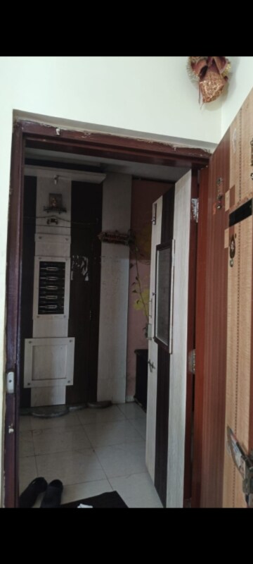 2 BHK Apartment For Rent in Jay Surabhi Aparment, Kanakia Road