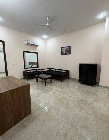 Team Area in 1 BHK Builder Floor at Super Mart 1, Sector 27 – for Rent