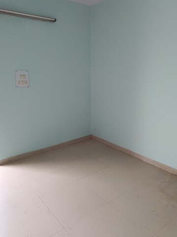 Room in 2 BHK Apartment at Janta Apartment, Dilshad Garden – for Rent