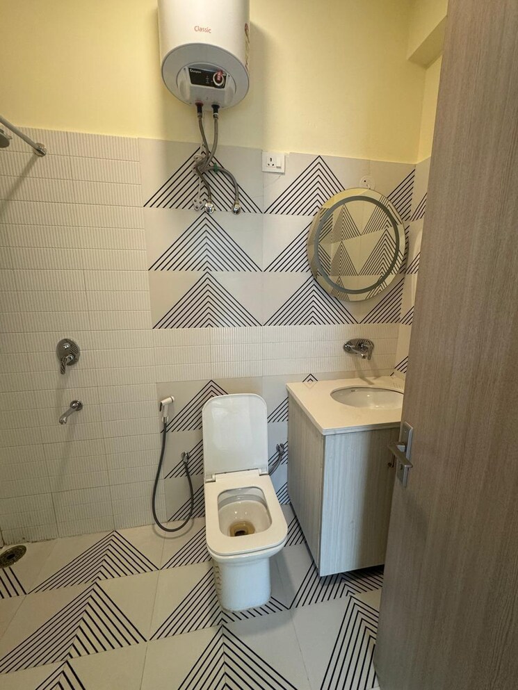 Bathroom, suncity-heights 3 Bedroom 2001 Sq.Ft. Builder Floor In Sector 54 Gurgaon 9089944