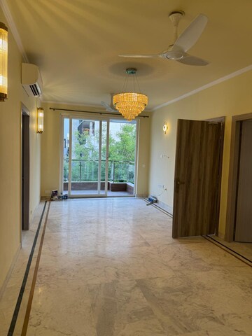 Room in 3 BHK Builder Floor at Suncity Heights, Sector 54 – for Rent