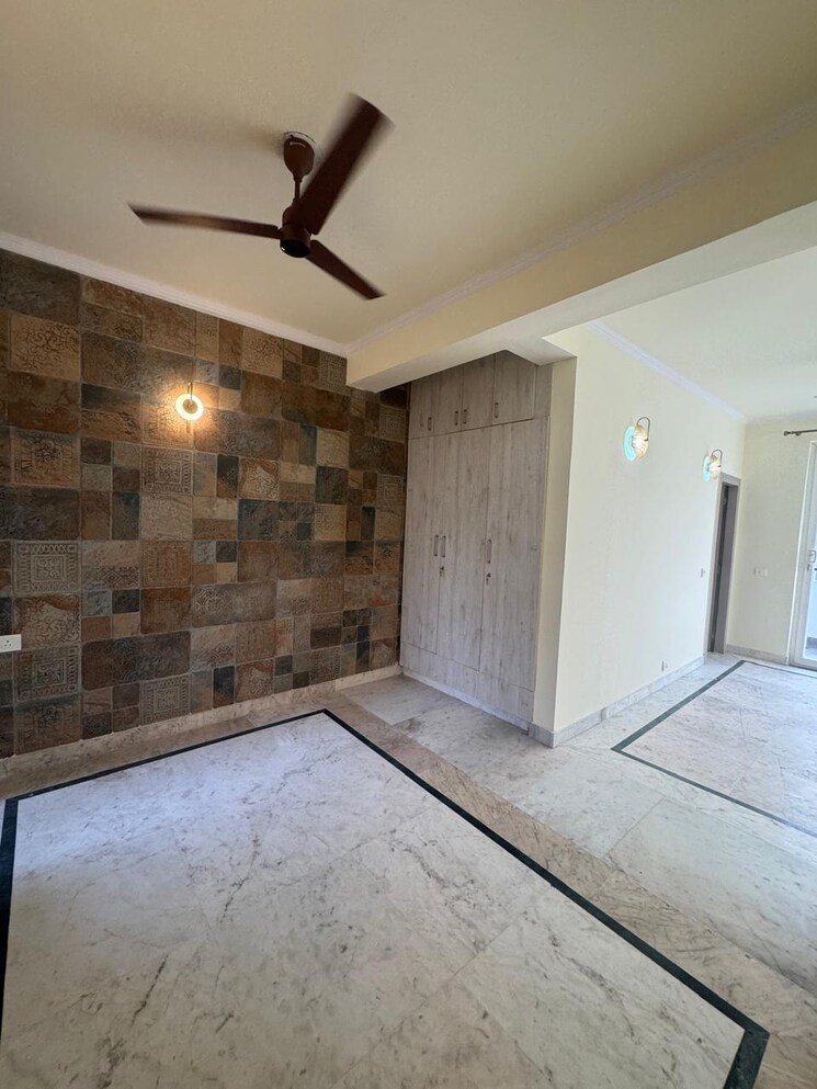 Room, suncity-heights 3 Bedroom 2001 Sq.Ft. Builder Floor In Sector 54 Gurgaon 9089944