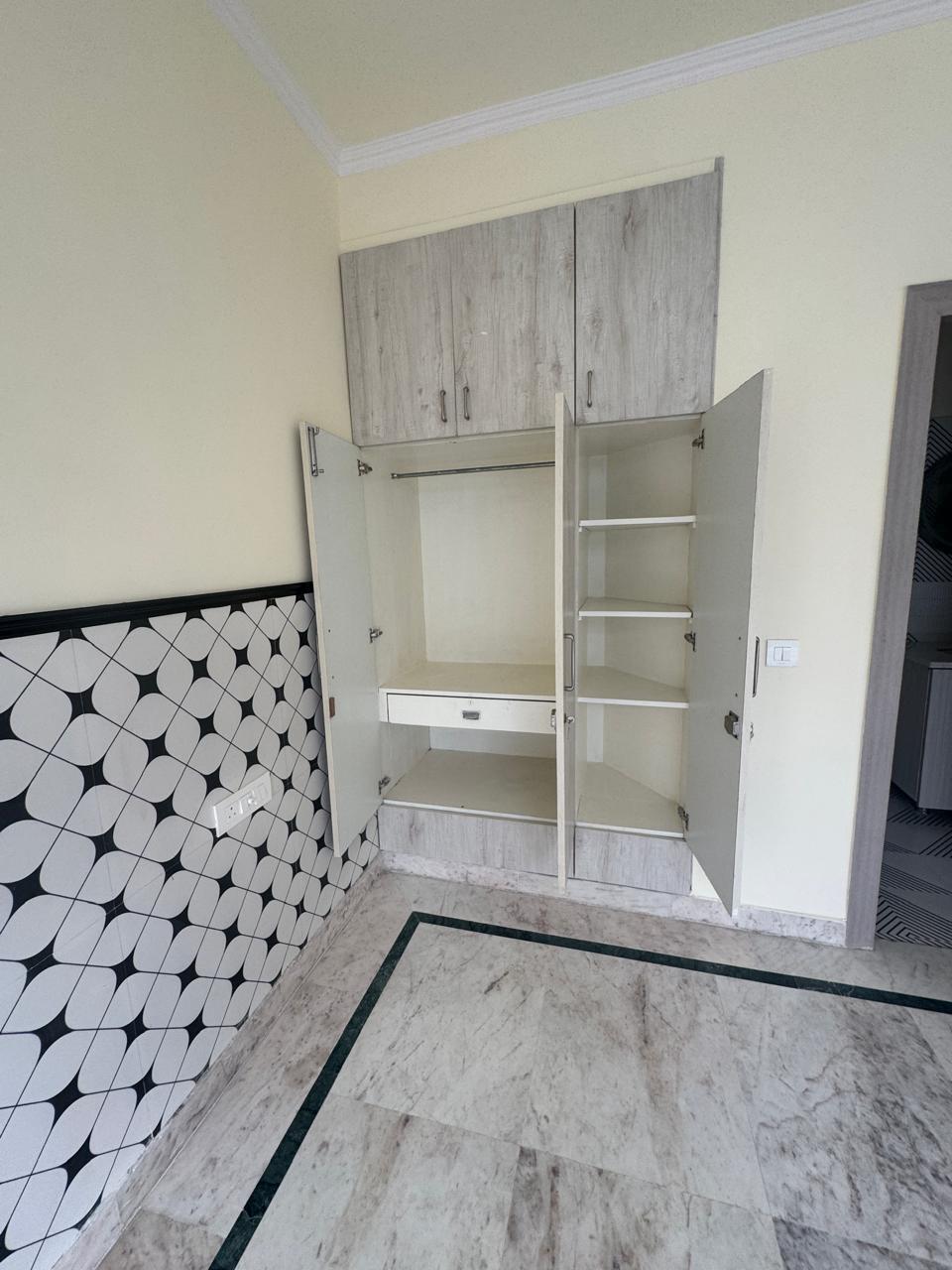 3 BHK + Servant Room Builder Floor For Rent in Suncity Heights