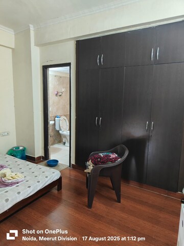 Furnished Amenities in 2.5 BHK Apartment at Aims Golf City, Sector 75 – for Rent