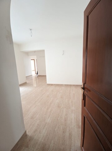 Room in 2 BHK Apartment at KLJ Platinum Heights, Sector 77 – for Sale