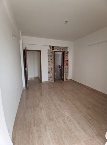 Room in 2 BHK Apartment at KLJ Platinum Heights, Sector 77 – for Sale