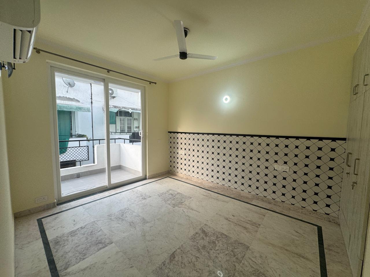 2.5 BHK + Servant Room Builder Floor For Rent in Orchid Island
