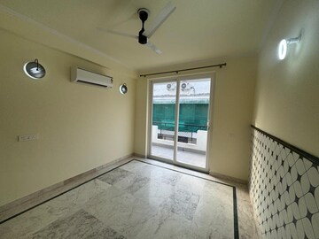 Room in 2.5 BHK Builder Floor at Orchid Island, Sector 51 – for Rent