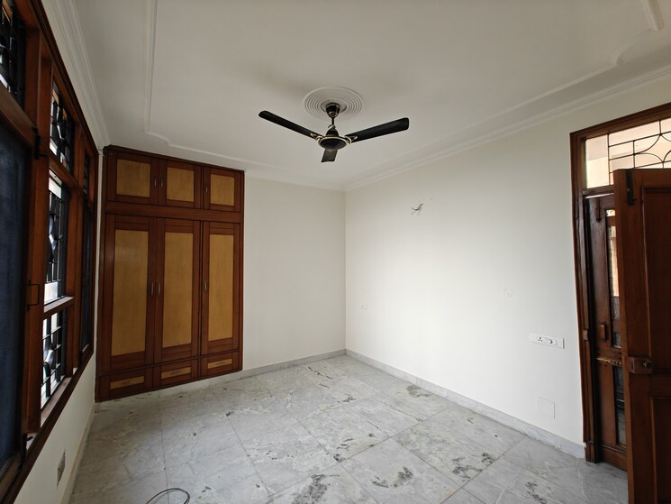 Room, sector 20 3 Bedroom 1943 Sq.Ft. Apartment In Sector 20 Panchkula 9089960