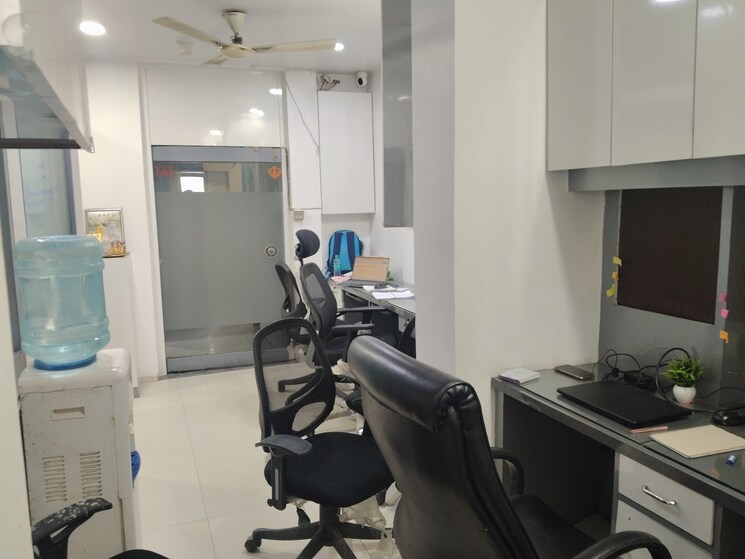 Team Area, netaji subhash place Commercial Office Space 538 Sq.Ft. In Netaji Subhash Place Delhi 9089980