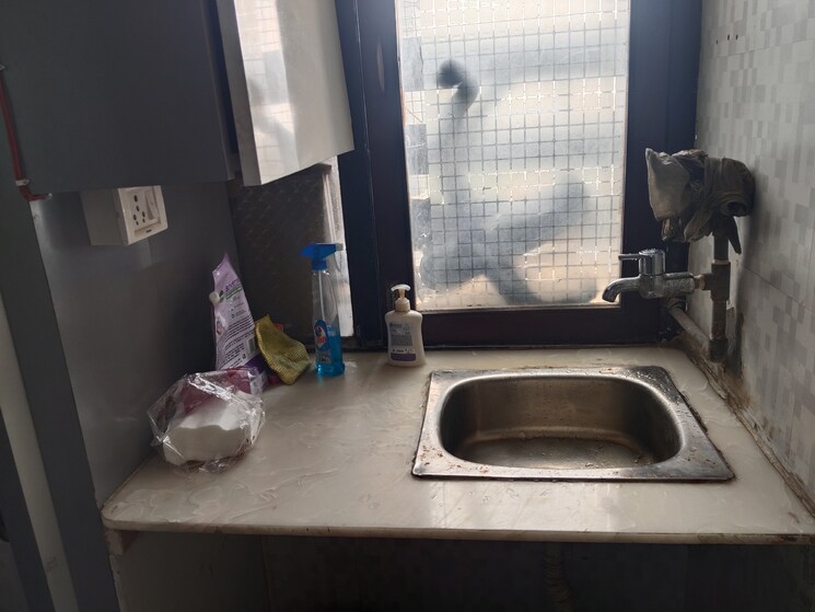 Living Room, netaji subhash place Commercial Office Space 538 Sq.Ft. In Netaji Subhash Place Delhi 9089980