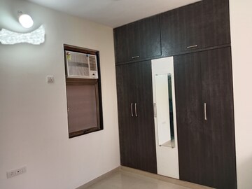 Room in 2.5 BHK Apartment at Neelkanth Palms, Kapur Bawdi – for Rent