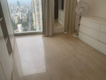 Room in 6+ BHK Apartment at Prabhadevi – for Sale