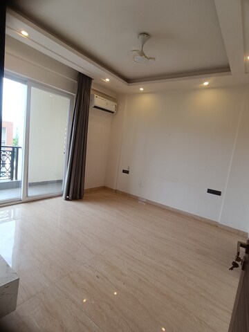 Room in 3 BHK Builder Floor at Ansal API Esencia, Sector 67 – for Rent