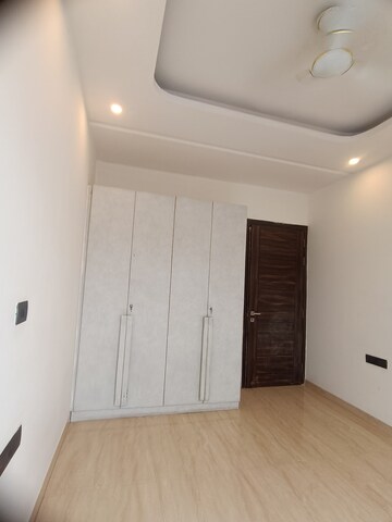 Building Lobby in 3 BHK Builder Floor at Ansal API Esencia, Sector 67 – for Rent
