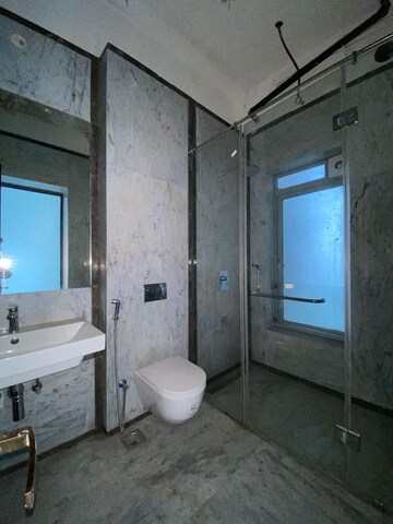 Bathroom in 5 BHK Apartment at Kalpataru Avana, Parel – for Sale