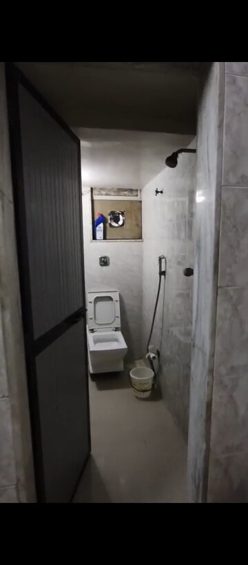 Bathroom in 1.5 BHK Apartment at Mazgaon – for Rent