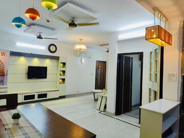 Team Area in 3 BHK Apartment at Parsvnath Majestic Floors, Vaibhav Khand – for Rent