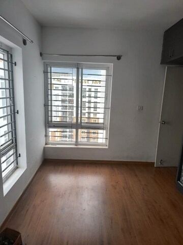 Room in 3 BHK Apartment at Kolte Patil Raaga, Hennur Road – for Rent