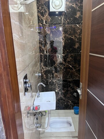 Team Area in 3 BHK Apartment at Navbharat Apartments, Paschim Vihar – for Rent